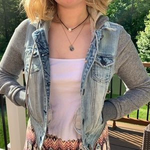 American Eagle Jean Jacket Cropped